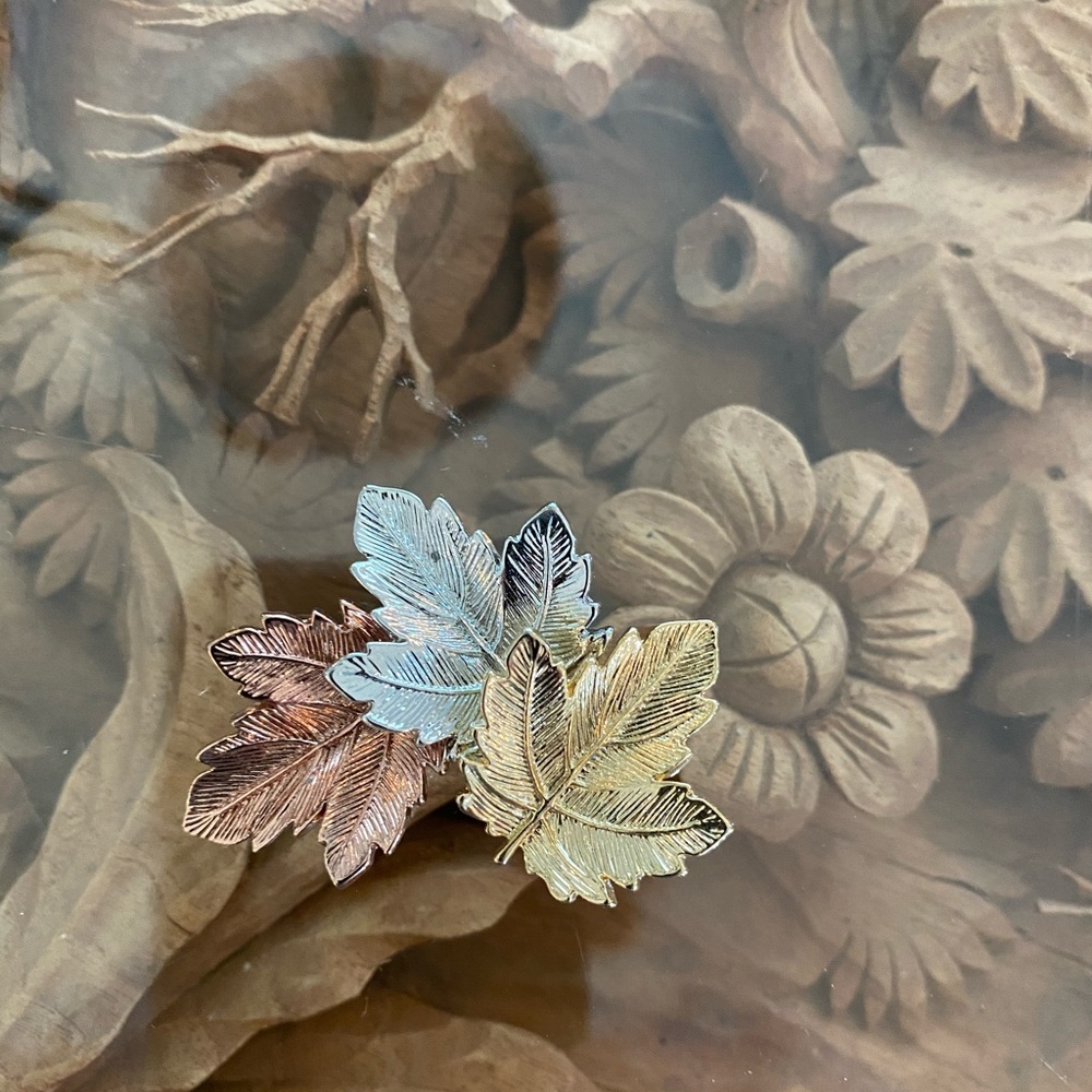 Beautiful tri-color leaf lapel pin